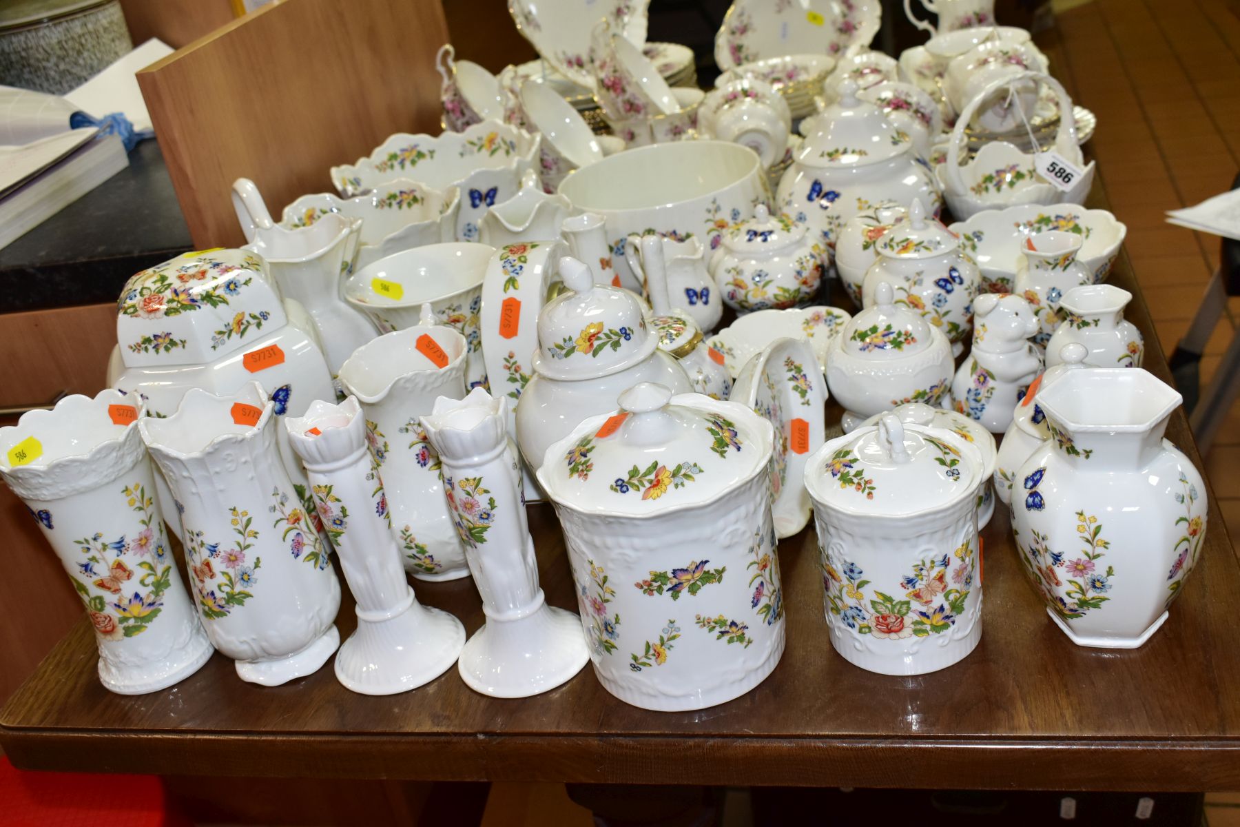 A COLLECTION OF AYNSLEY COTTAGE GARDEN CERAMICS, to include planters, various sized jugs, vases, - Image 6 of 9