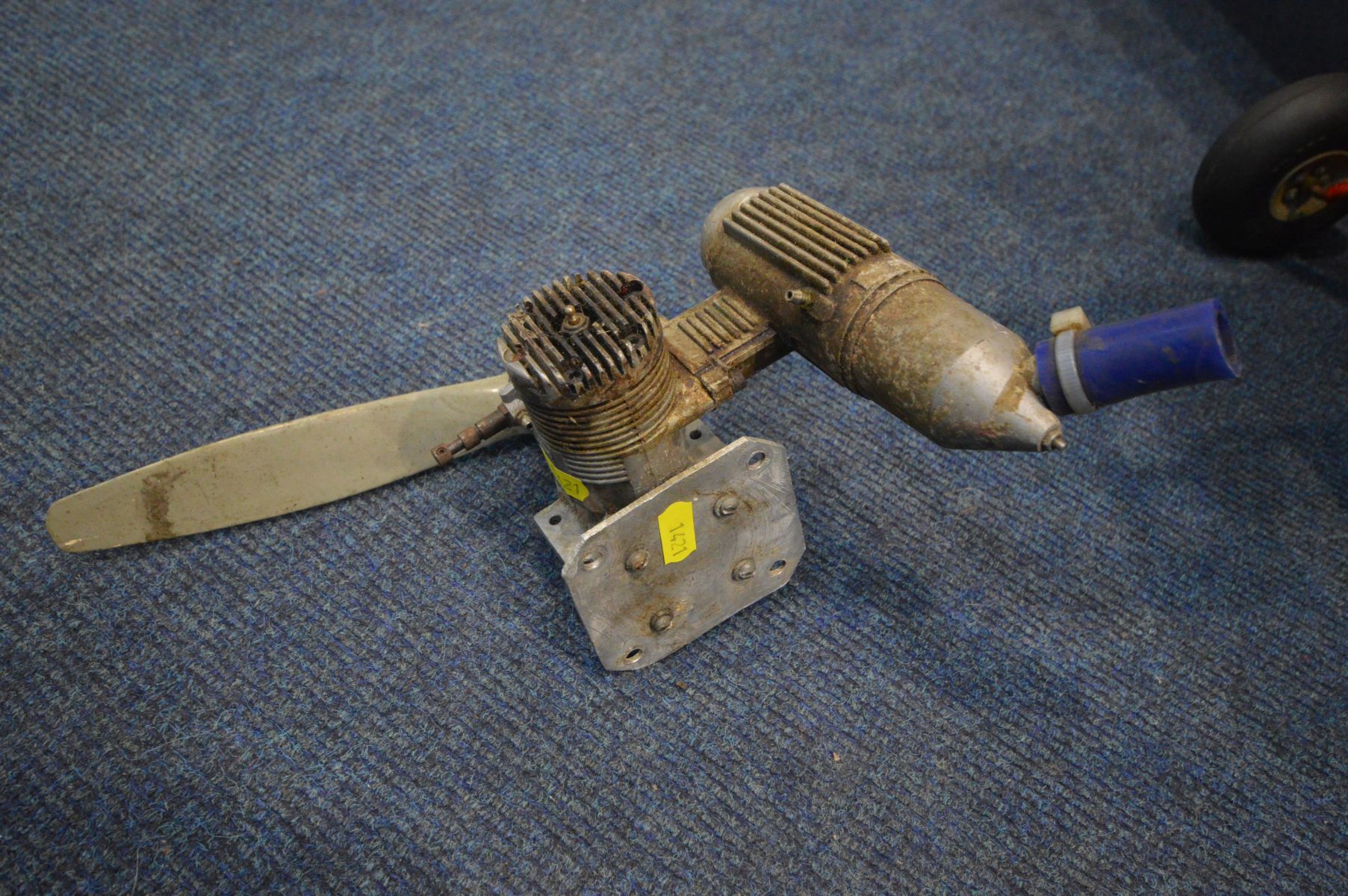 A LARGE SCALE SPACEWALKER II RADIO CONTROL MODEL AIRCRAFT, playworn condition and has been flown for - Image 4 of 6