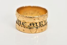 A GEORGE IV 18CT GOLD MEMORIAL RING, the band ring with a central enamel panel reading' In Memory