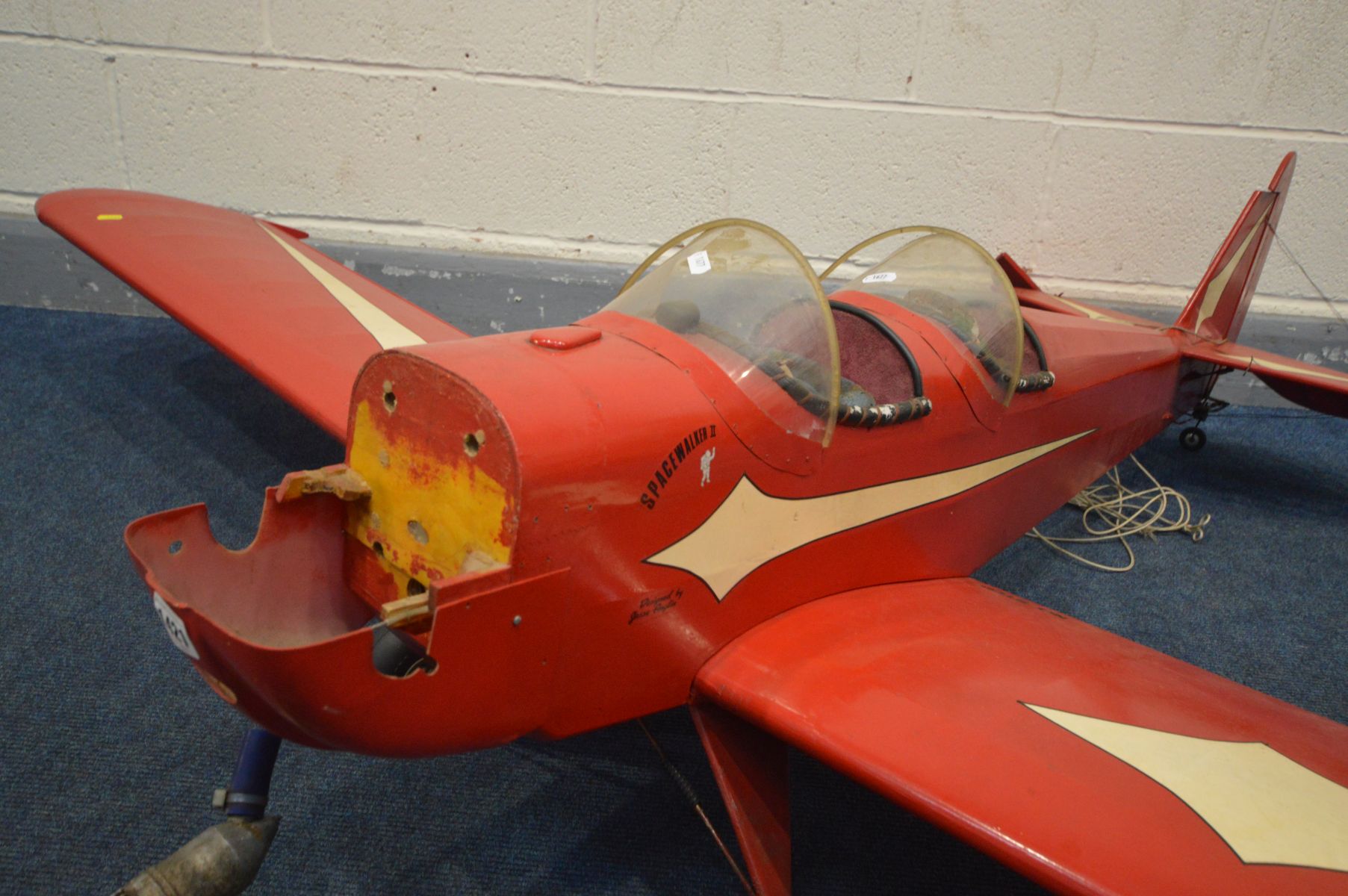 A LARGE SCALE SPACEWALKER II RADIO CONTROL MODEL AIRCRAFT, playworn condition and has been flown for - Image 2 of 6