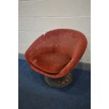 A MID CENTURY SWIVEL CHAIR, stamped overman (this chair does not comply with the Furniture and