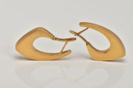 A PAIR OF HOOP EARRINGS, of an abstract hoop shape, with hinged backs, stamped 750, length 32mm,