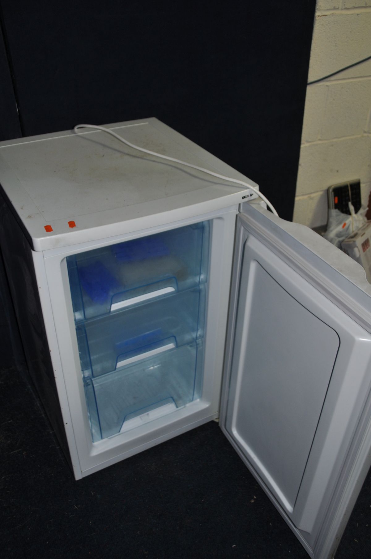 AN LEC UNDER COUNTER FREEZER 50cm wide ( PAT pass and working at -19 degrees) - Image 2 of 2