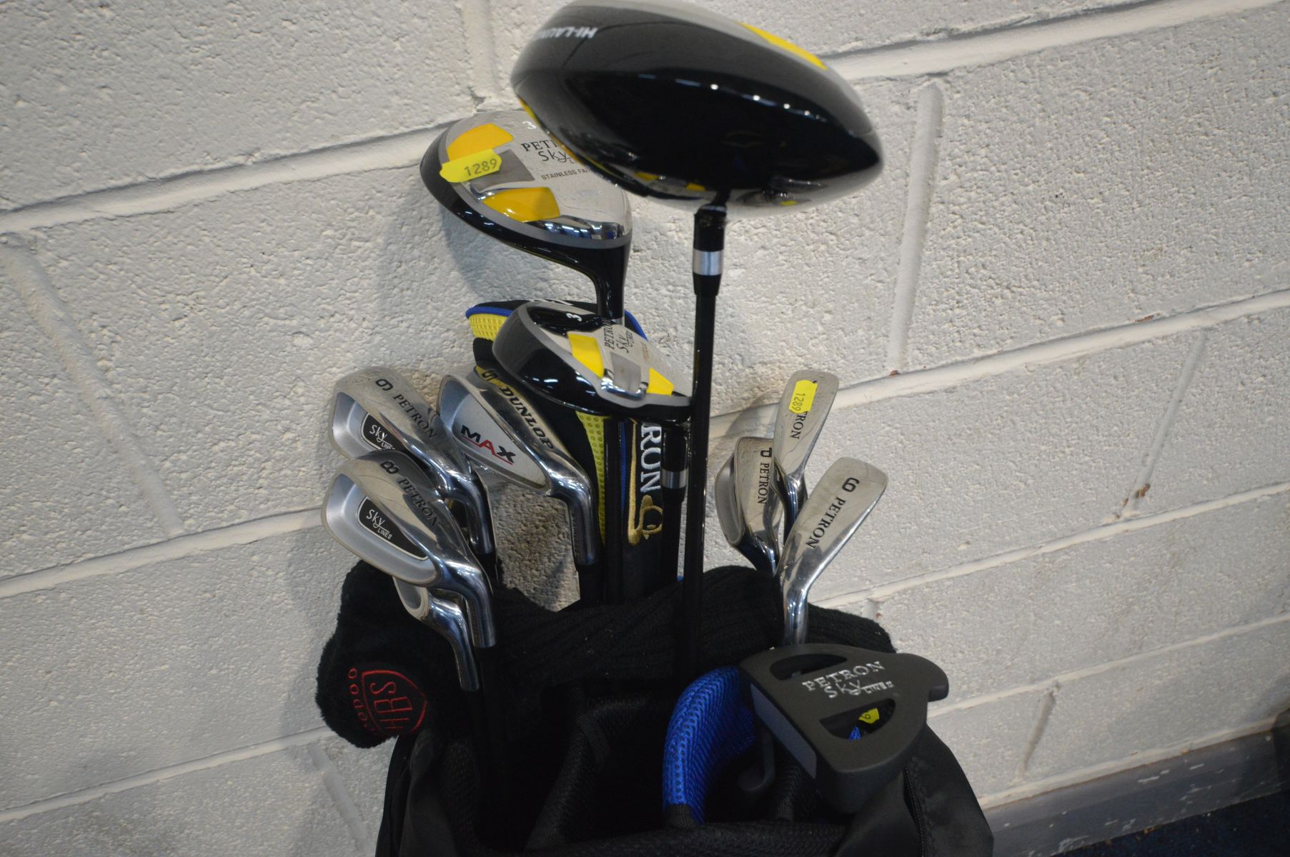 A PETRON GOLF BAG CONTAINING PETRON GOLF CLUBS, and a Dunlop golf club along with a bag of balls and - Image 2 of 4