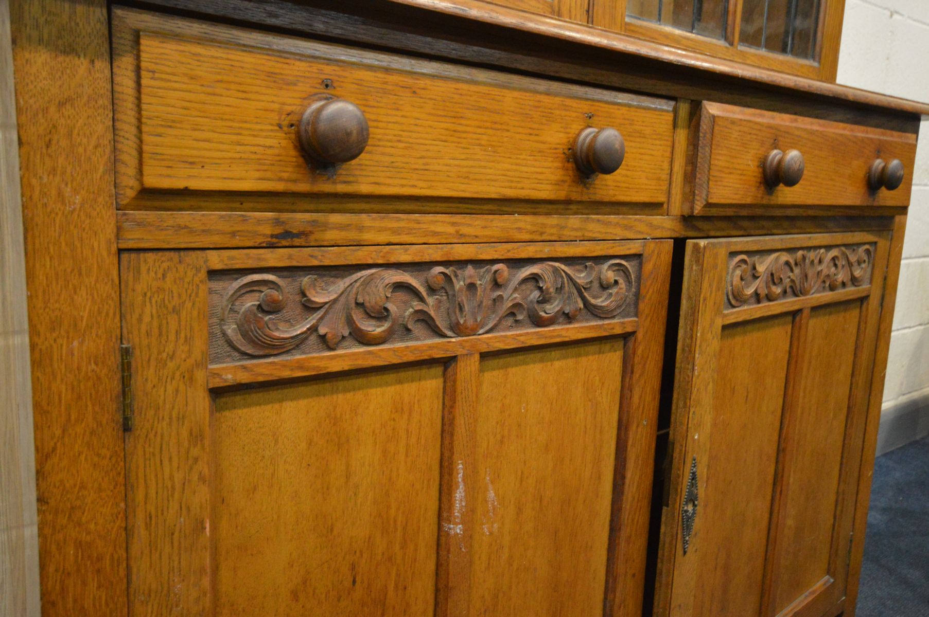 AN EARLY 20TH CENTURY ARTS AND CRAFTS OAK TWO DOOR LEAD GLAZED BOOKCASE, with two drawers, over - Image 5 of 5