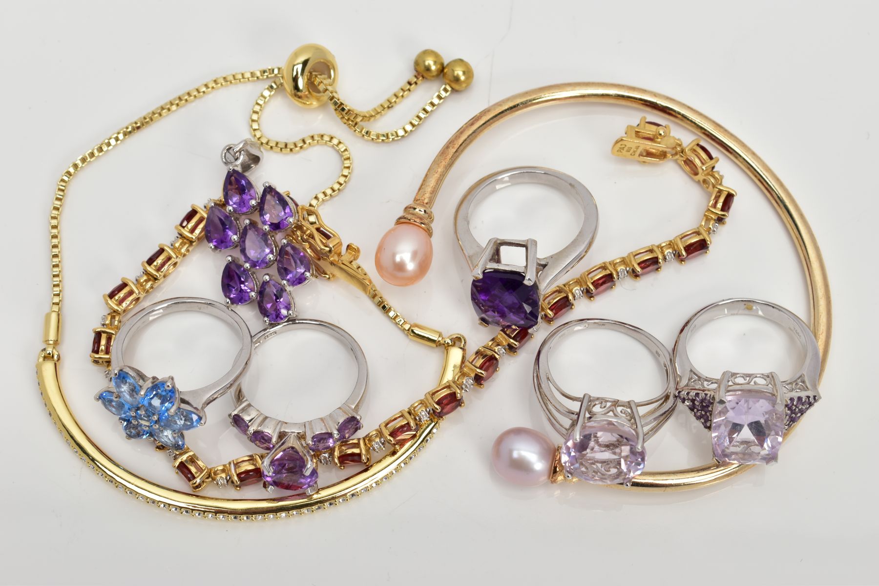 A SELECTION OF JEWELLERY, to include a silver gilt line bracelet, set with oval cut garnets, each - Image 9 of 9