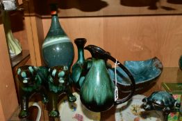 A COLLECTION OF CANADIAN BLUE MOUNTAIN POTTERY AND SIMILARLY GLAZED CERAMICS, including a Studio