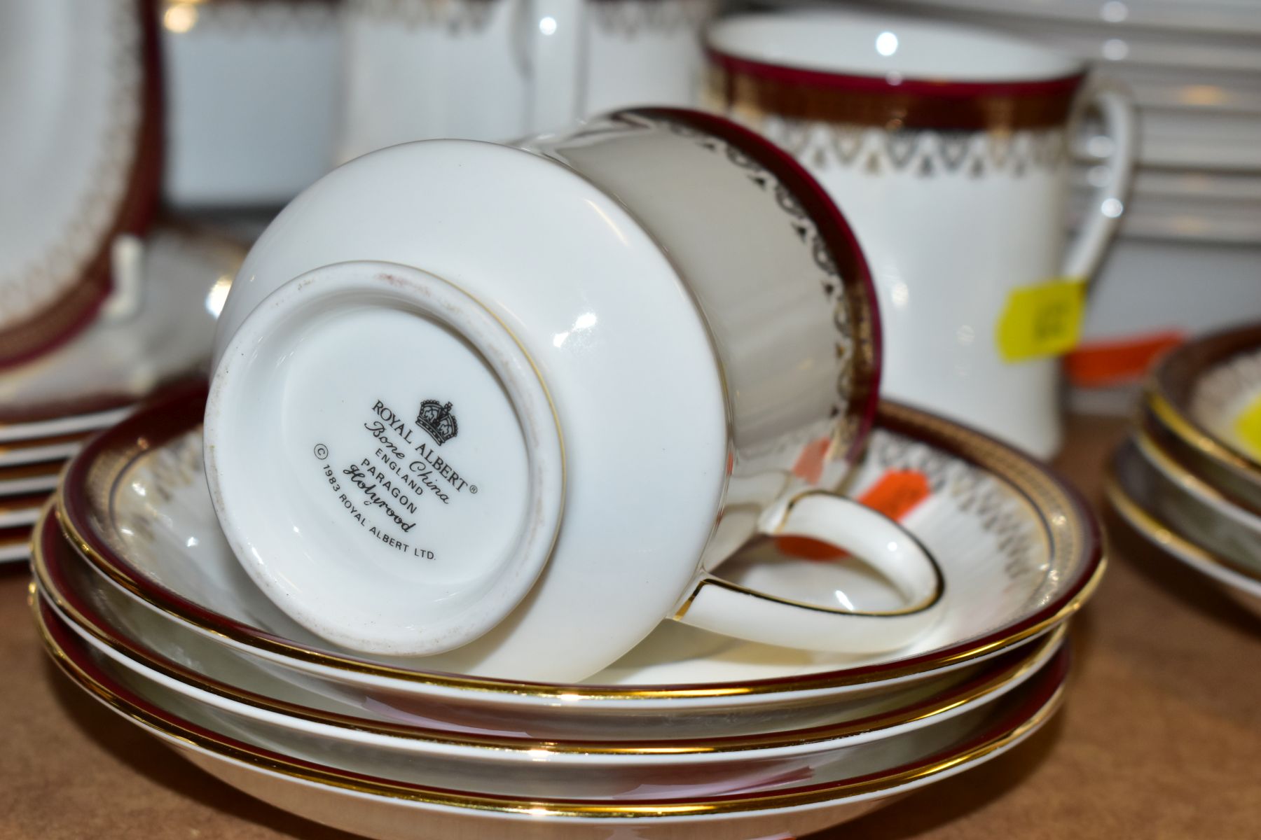 A SIXTY FOUR PIECE PARAGON/ROYAL ALBERT HOLYROOD DINNER SERVICE, comprising tea pot, coffee pot, two - Image 5 of 7