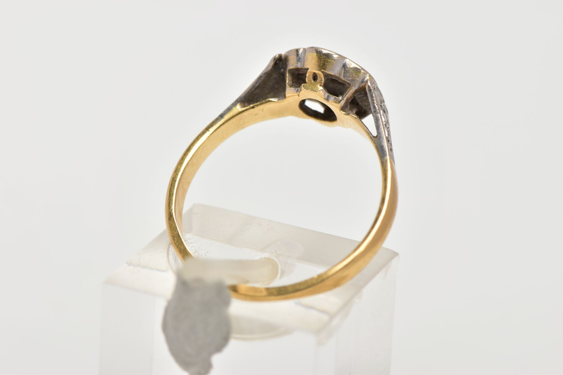 AN 18CT GOLD AND PLATINUM DIAMOND CLUSTER RING, the cluster of a flower shape, set with a central - Image 3 of 4