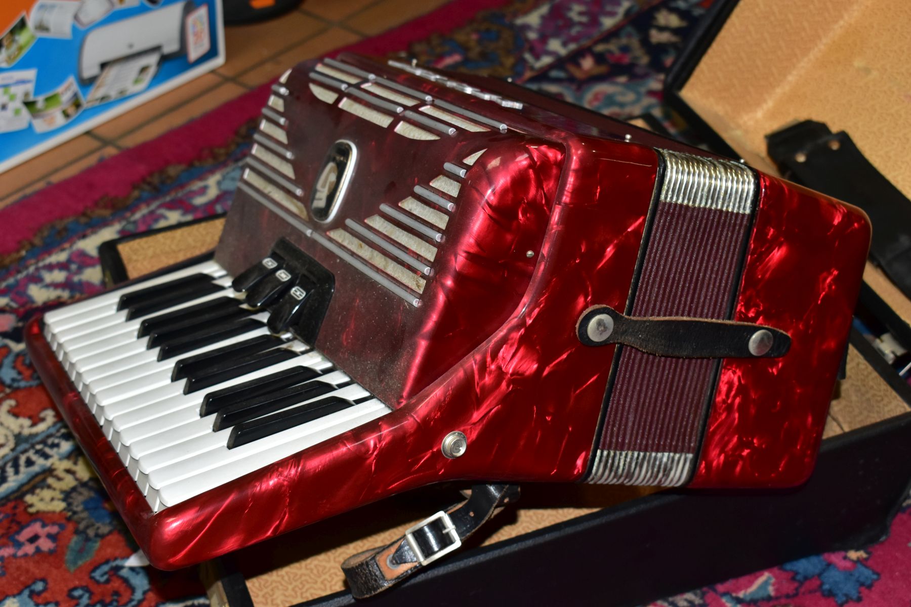 A CASED VERMONA ACCORDIAN, together with a Bush radio, Kodak camera No 2 Hawkeye Model C, a boxed - Image 3 of 10