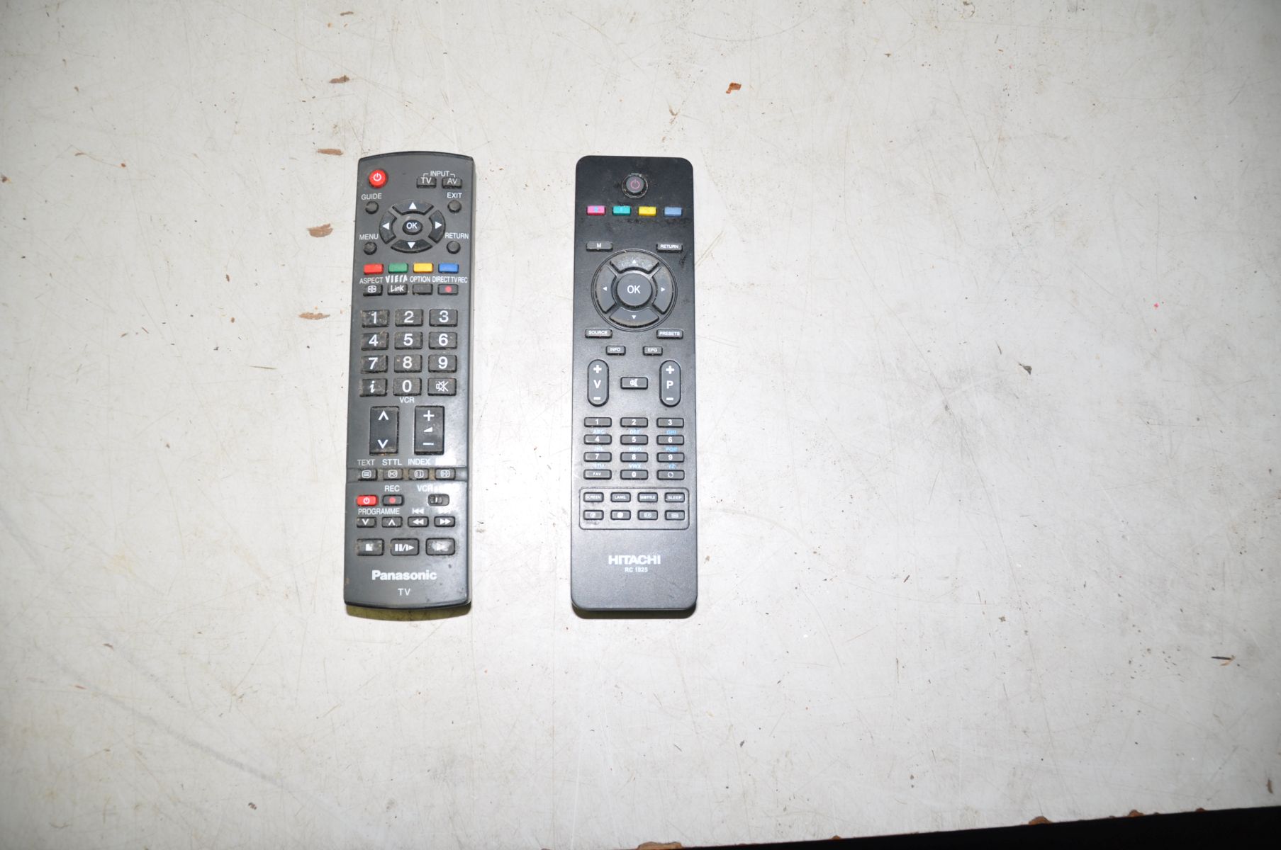 A HITATCHI L32HK04U L 32in TV with remote, a Panasonic TX-26LXD 70 26in TV with remote (both PAT - Image 2 of 3