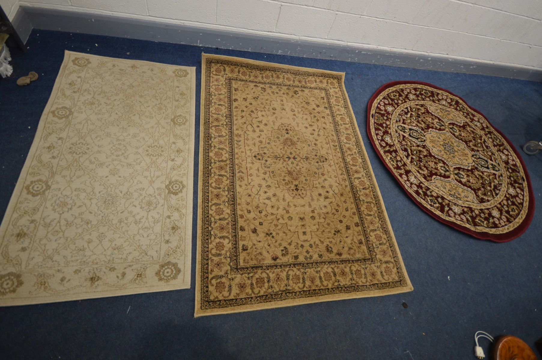 SIX VARIOUS MODERN RUGS, to include a circular woollen cream rug, diameter 199cm, a similar - Image 4 of 4