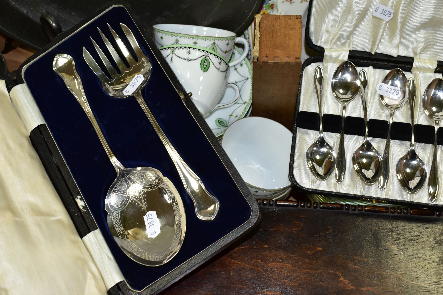 A BOX AND LOOSE COPPER, BRASS, PEWTER, CERAMICS, CASED CUTLERY, etc, including a Victorian copper - Image 3 of 5