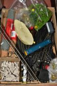 A QUANTITY OF UNBOXED AND ASSORTED 00 GAUGE MODEL RAILWAY ITEMS, to include Hornby class 25/