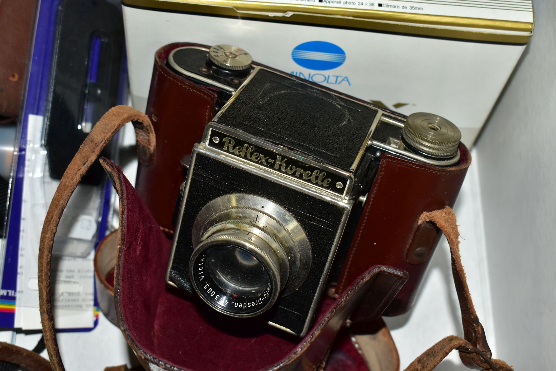 A BOX OF CAMERAS AND PHOTOGRAPHIC EQUIPMENT, to include a 'Telesmoke' Chimney Sighting device by - Image 2 of 5