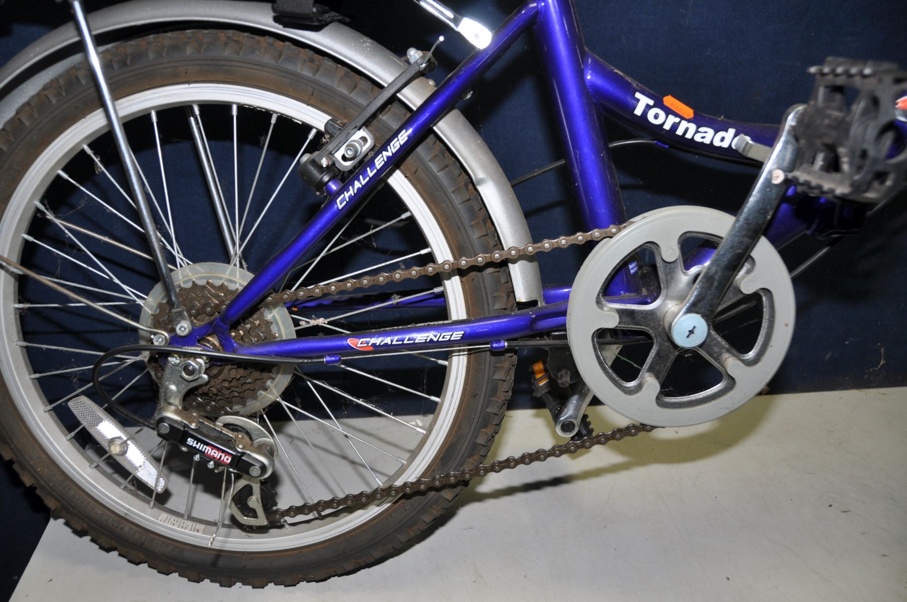 A CHALLENGE TORNADO FOLDING BIKE with 6 speed grip shift Shimano gears, 20in wheels min seat - Image 2 of 3