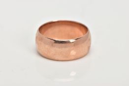 A 9CT GOLD WIDE BAND RING, a plain D-shape ring, 9ct hallmark for Birmingham 1915, width 10mm,