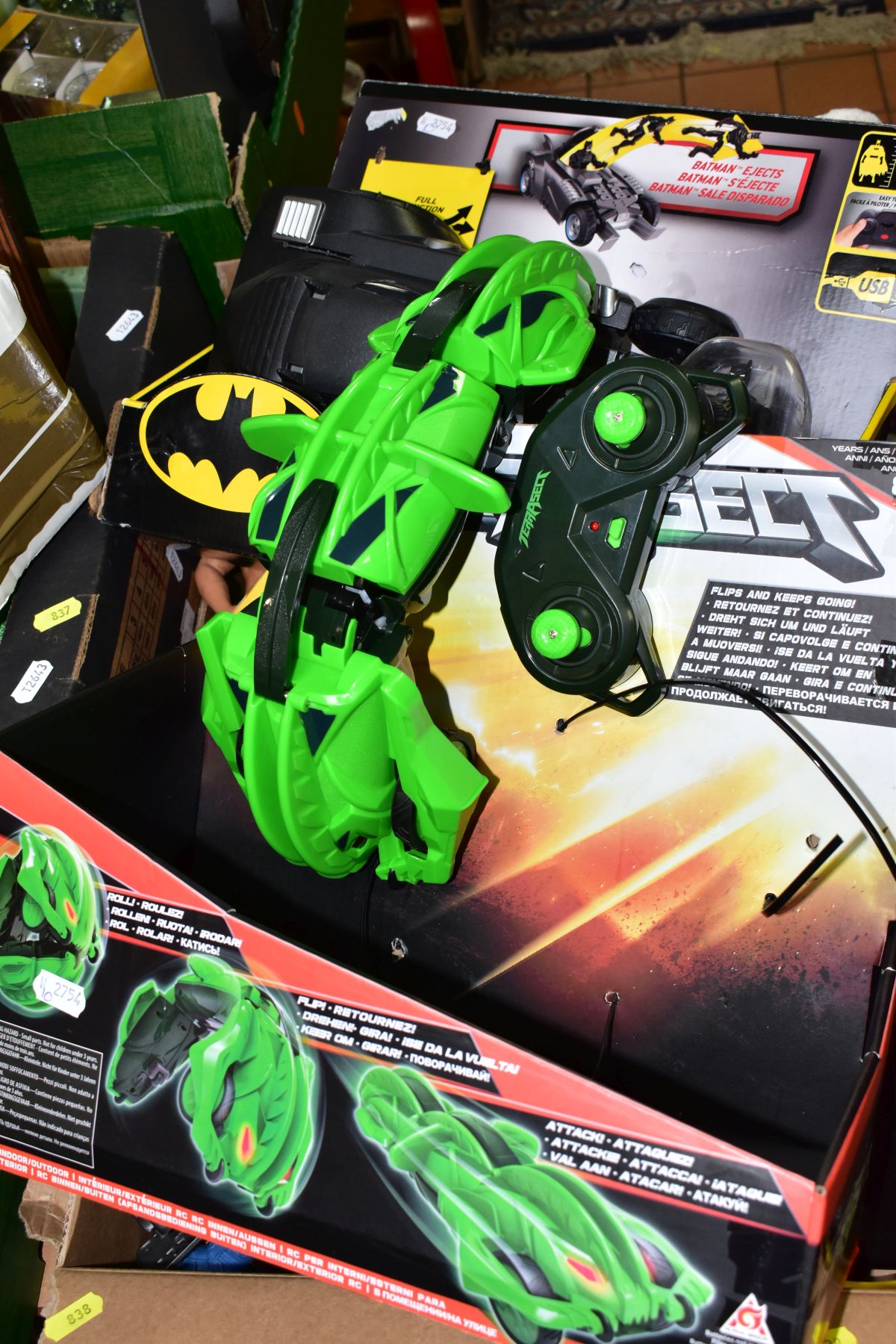 A BOXED SPIN MASTER PLASTIC RADIO CONTROL LAUNCH AND DEFEND BATMOBILE, not tested, Batmobile has - Image 4 of 7