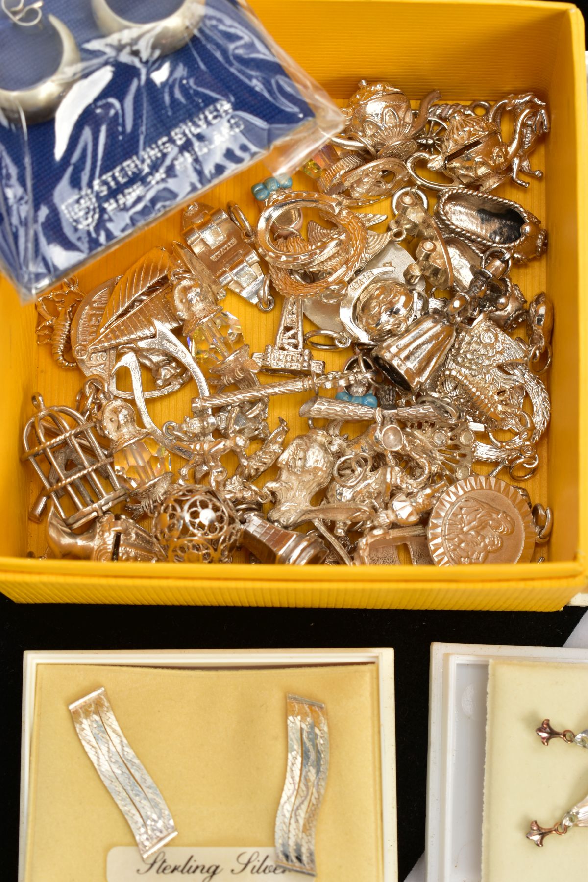 TWELVE BOXED PAIRS OF WHITE METAL EARRINGS, AND A BOX OF ASSORTED LOOSE CHARMS, earrings of - Image 4 of 4