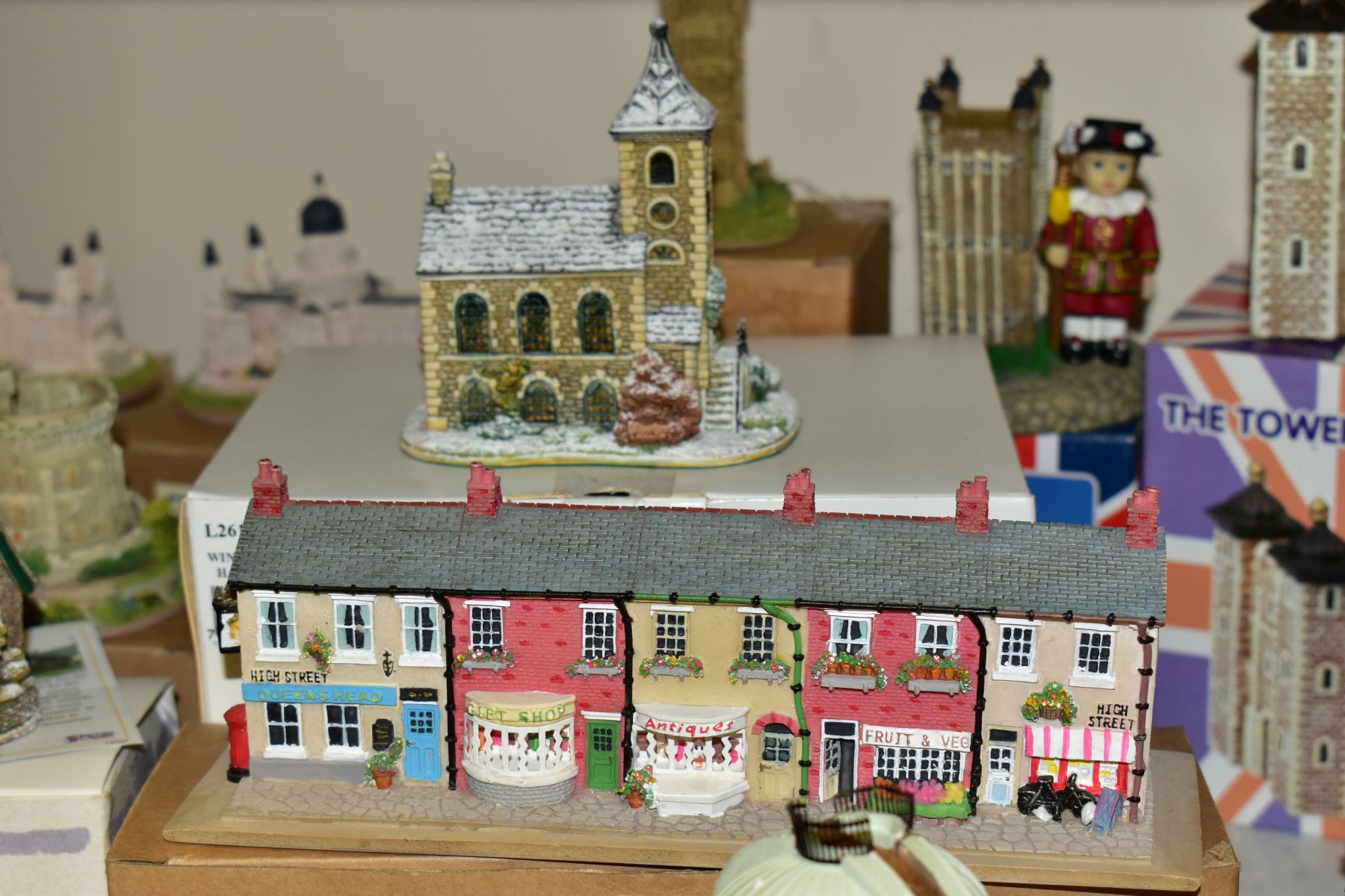 THIRTY SIX MODEL BUILDINGS, RESIN FIGURES, ETC, including Lilliput Lane 'Queen of Hearts' boxed, ' - Image 8 of 10