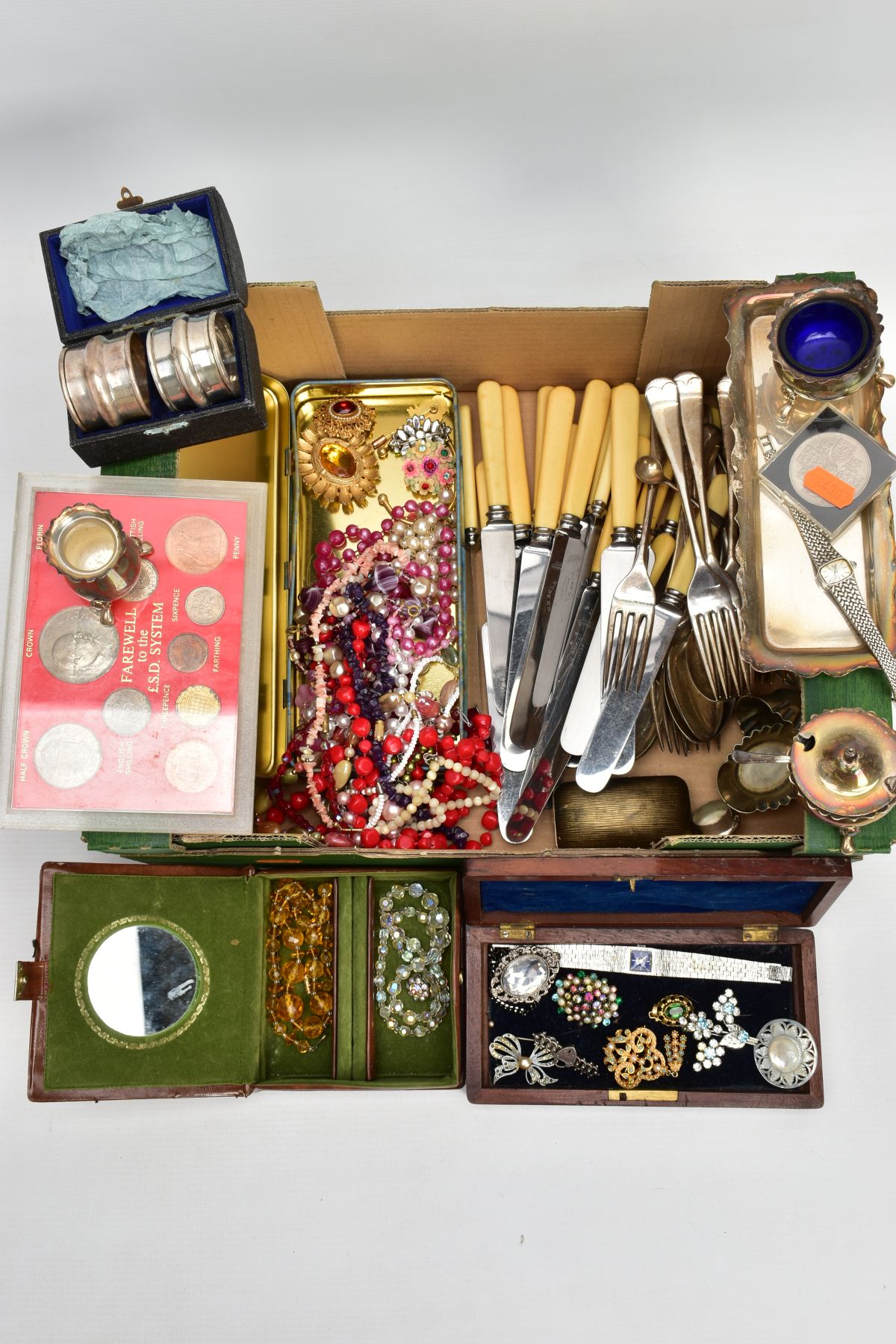 A BOX OF ASSORTED ITEMS, to include a silver brooch fitted with a purple paste, hallmarked