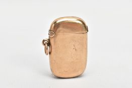 A LATE VICTORIAN 9CT GOLD VESTA CASE, of plain curved rectangular form, with hinged lid and