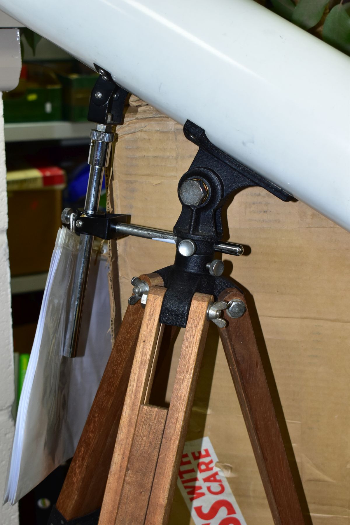 A BOXED PHILO ASTRONOMICAL REFLECTOR TELESCOPE, model no. H-35, serial no. 37324, D=90mm and F= - Image 6 of 6