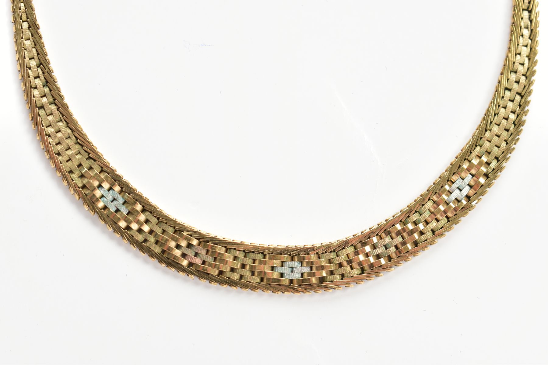 A 9CT GOLD NECKLACE, the tri-colour graduated woven design necklace, leading to a herringbone - Image 3 of 3