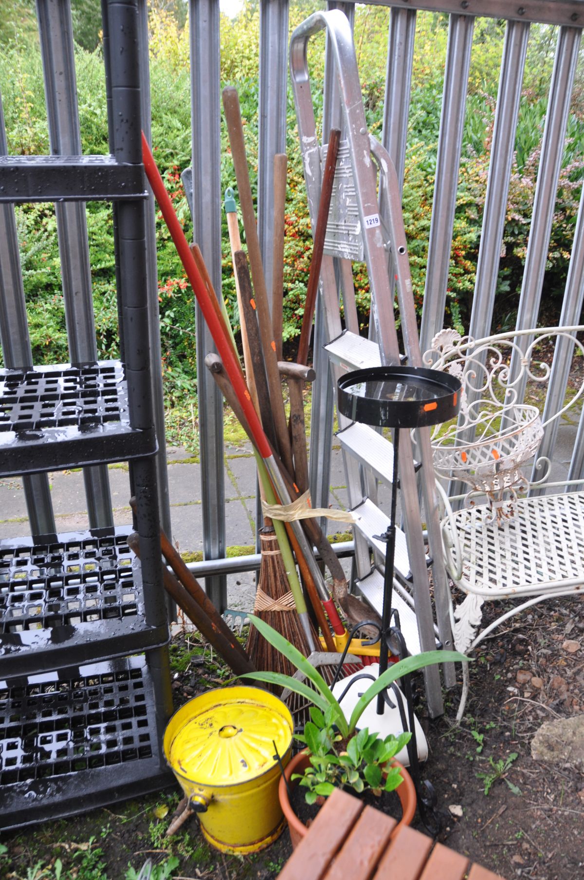 AN LUMINIUM STEP LADDER 170cm high, a bundle of garden tools and other garden items (10+)