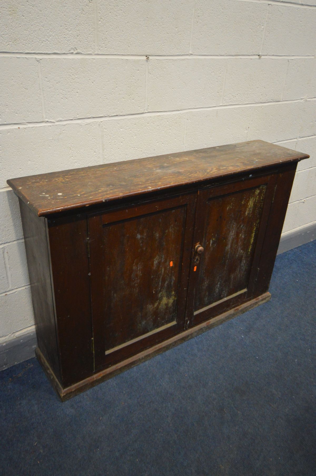 AN EARLY 20TH CENTURY PITCH PINE AND BEECH BOOKCASE, double cupboard doors enclosing two fixed - Image 2 of 3