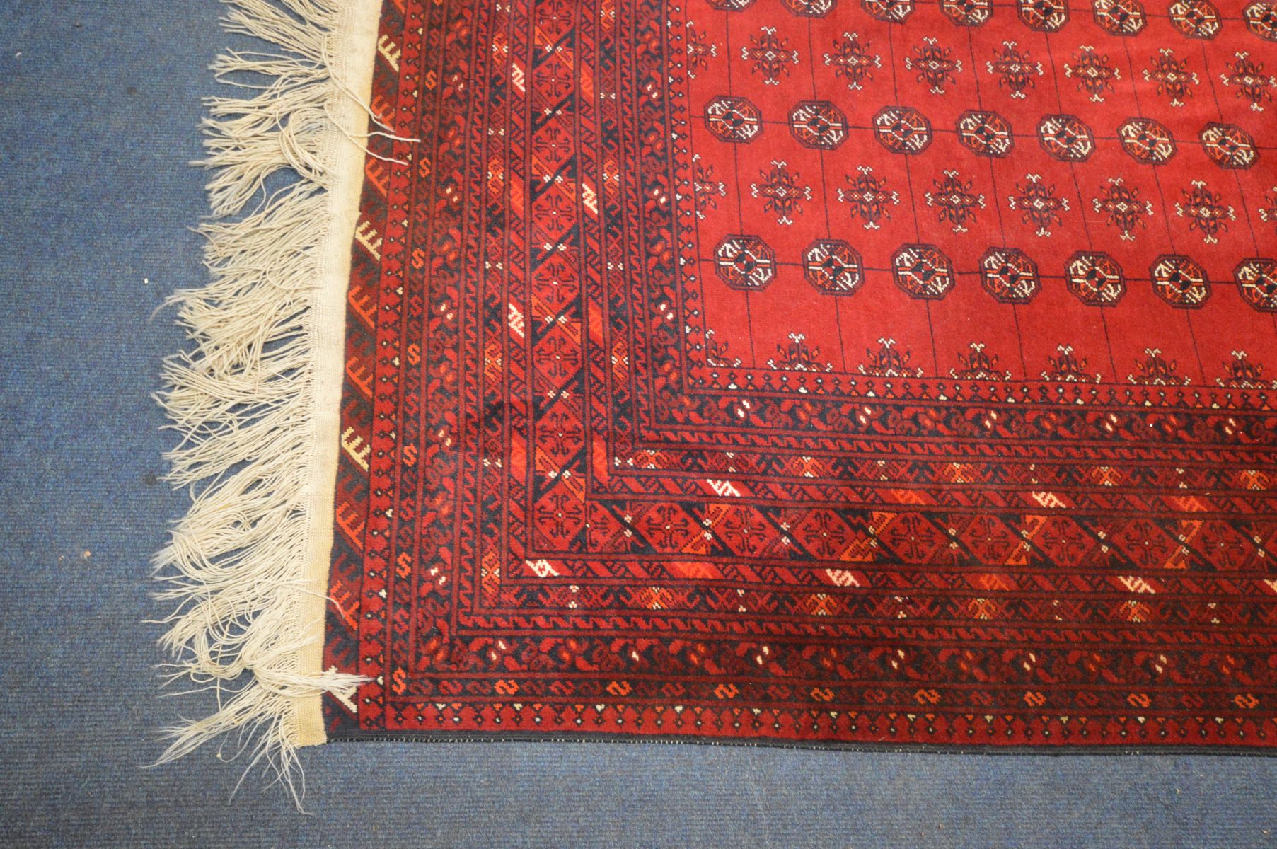 A 20TH CENTURY RED GROUND TEKKE RUG, 304cm x 200cm - Image 2 of 4