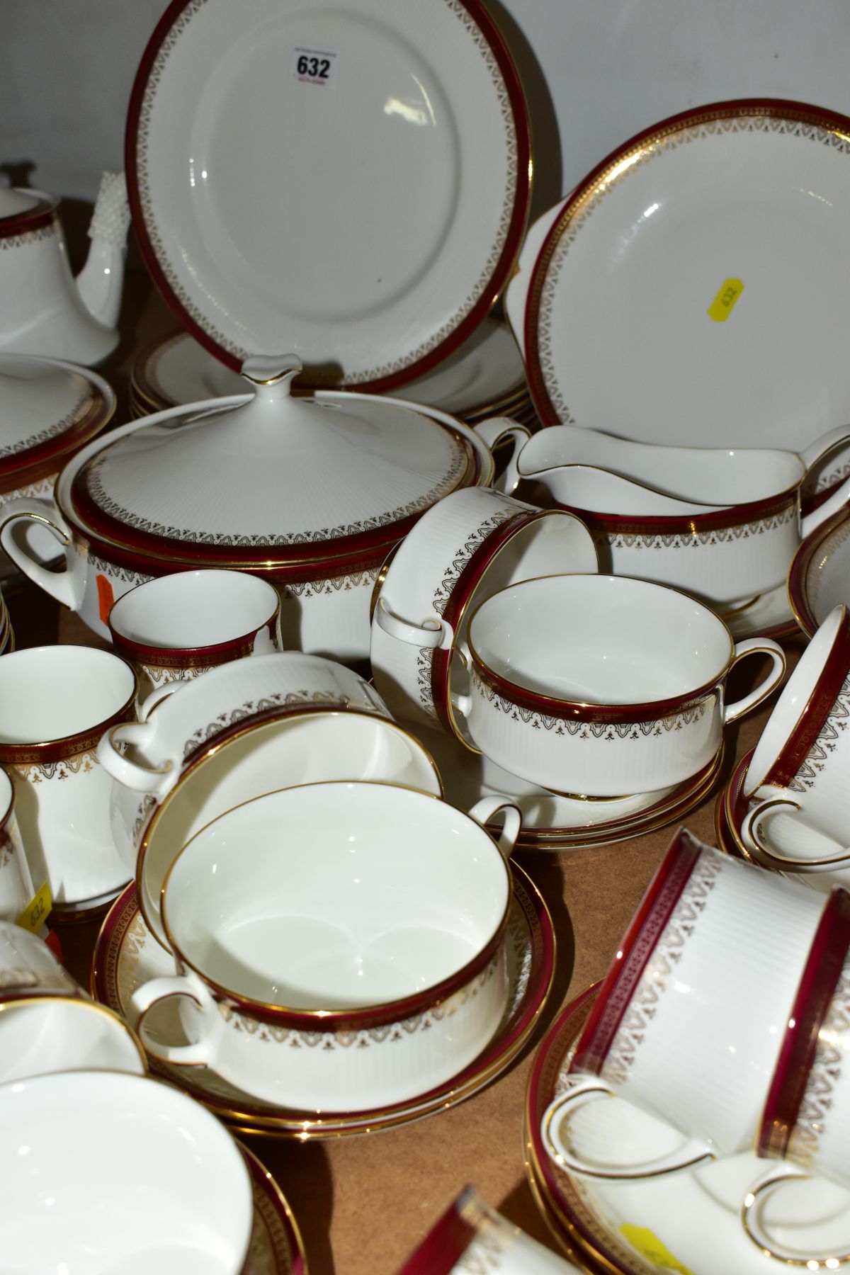 A SIXTY FOUR PIECE PARAGON/ROYAL ALBERT HOLYROOD DINNER SERVICE, comprising tea pot, coffee pot, two - Image 4 of 7