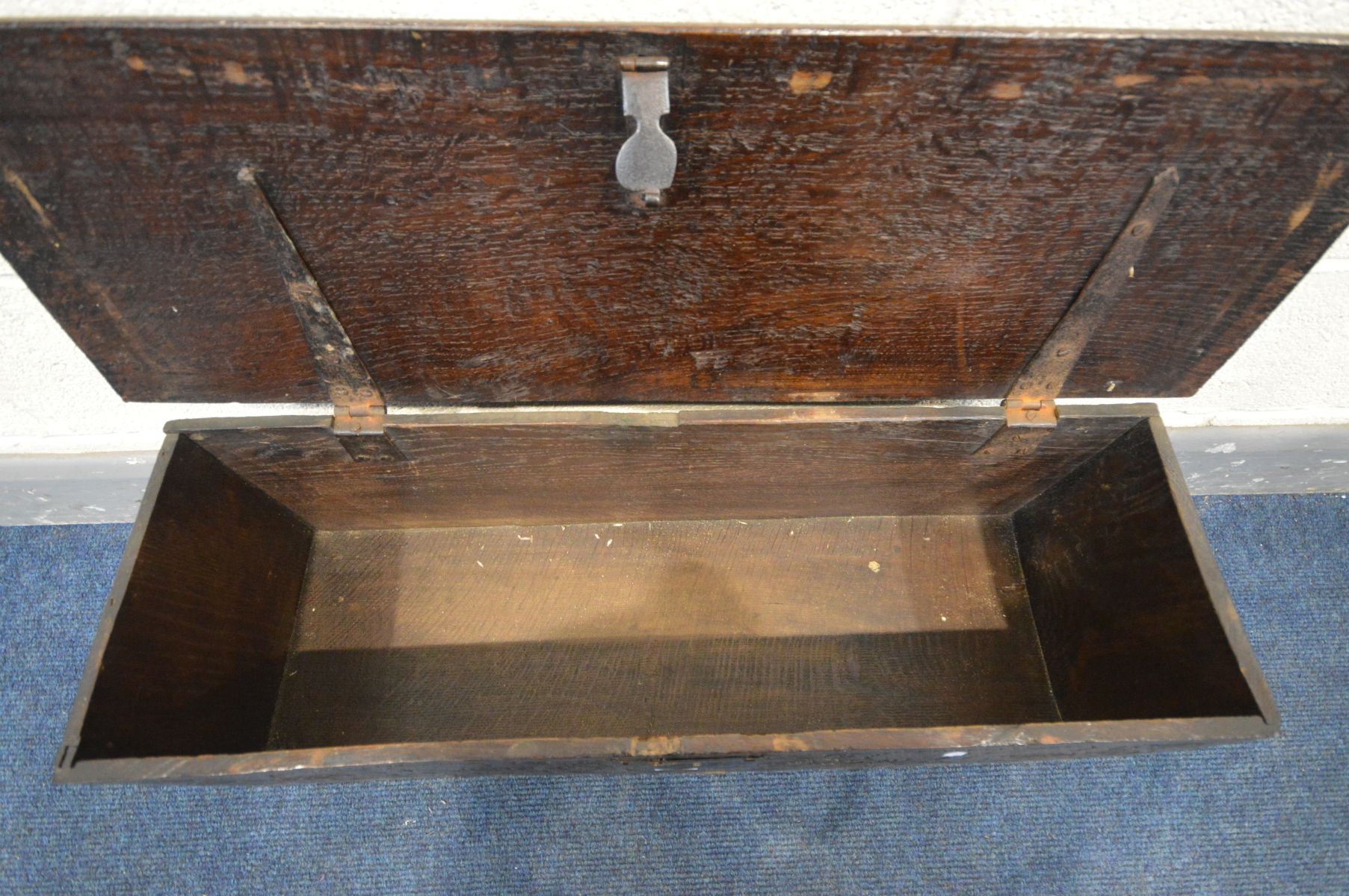 AN EARLY 18TH CENTURY OAK SIX PLANK BOARDED CHEST, with a moulded edge and iron hinged lid, and - Image 4 of 6