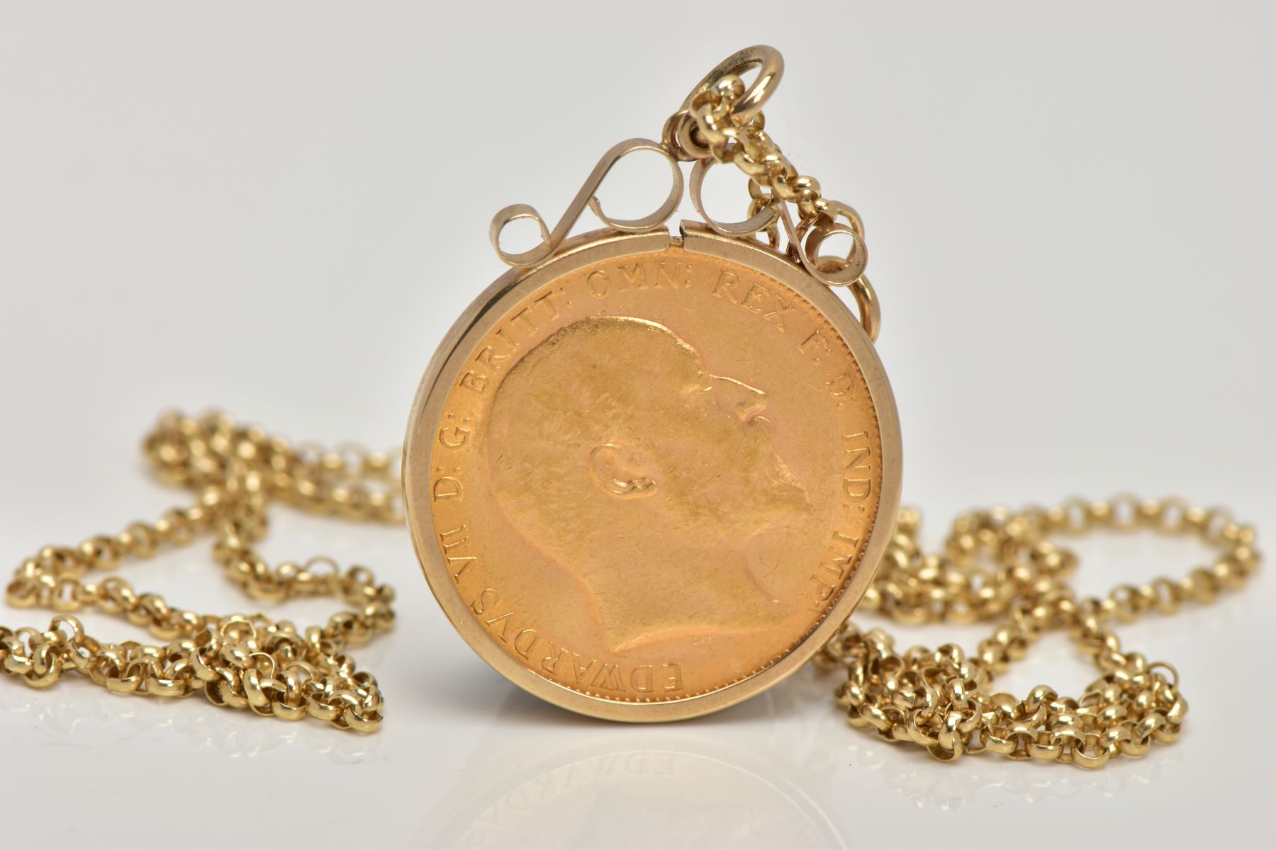 A SOVEREIGN PENDANT AND CHAIN, the 1906 Edward VII sovereign within a 9ct scrolling mount - Image 2 of 2