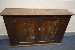 AN EARLY 20TH CENTURY PITCH PINE AND BEECH BOOKCASE, double cupboard doors enclosing two fixed