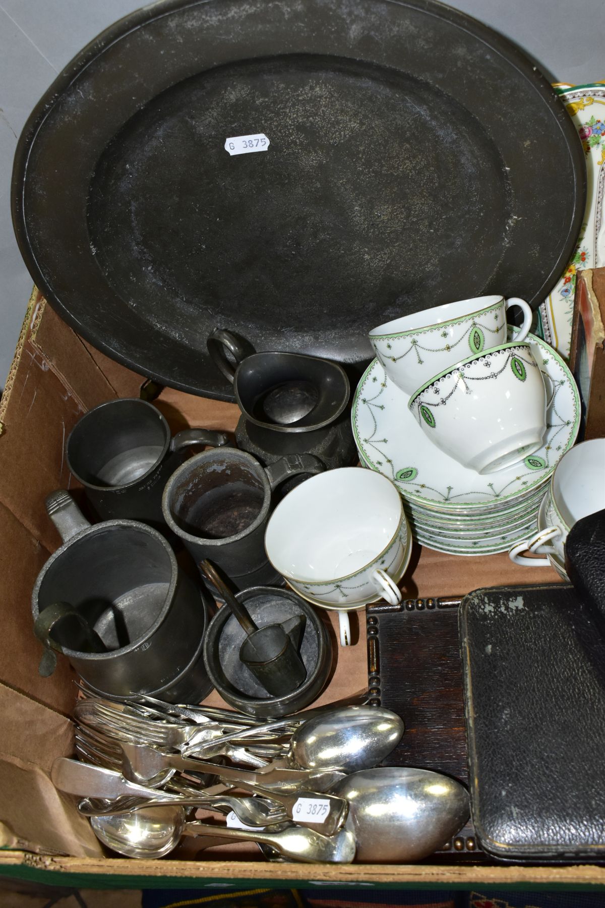 A BOX AND LOOSE COPPER, BRASS, PEWTER, CERAMICS, CASED CUTLERY, etc, including a Victorian copper - Image 5 of 5