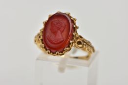 A 9CT GOLD CAMEO RING, oval cameo depicting a lady in profile, carved into possibly carnelian,