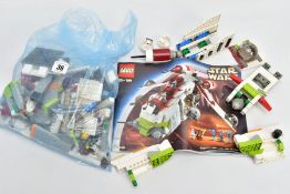 AN UNBOXED LEGO STAR WARS REPUBLIC GUNSHIP 7163, in used condition, with three Mini Figures and