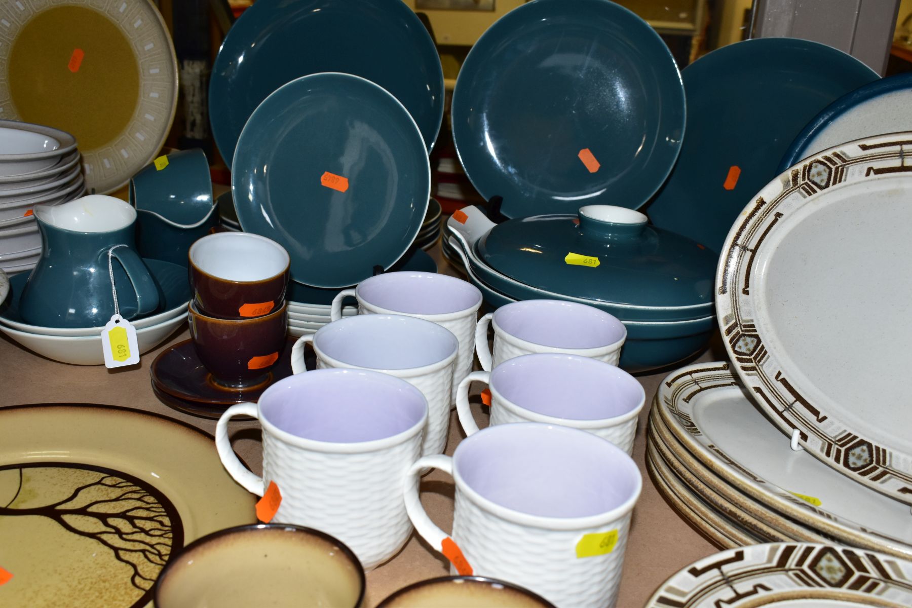 A QUANTITY OF ASSORTED POOLE, DENBY TEA AND DINNERWARES AND OTHER SIMILAR POTTERY STONEWARE ITEMS, - Image 9 of 10