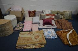 A QUANTITY OF SOFT FURNISHINGS, to include cushions of various shapes, sizes and patterns, one