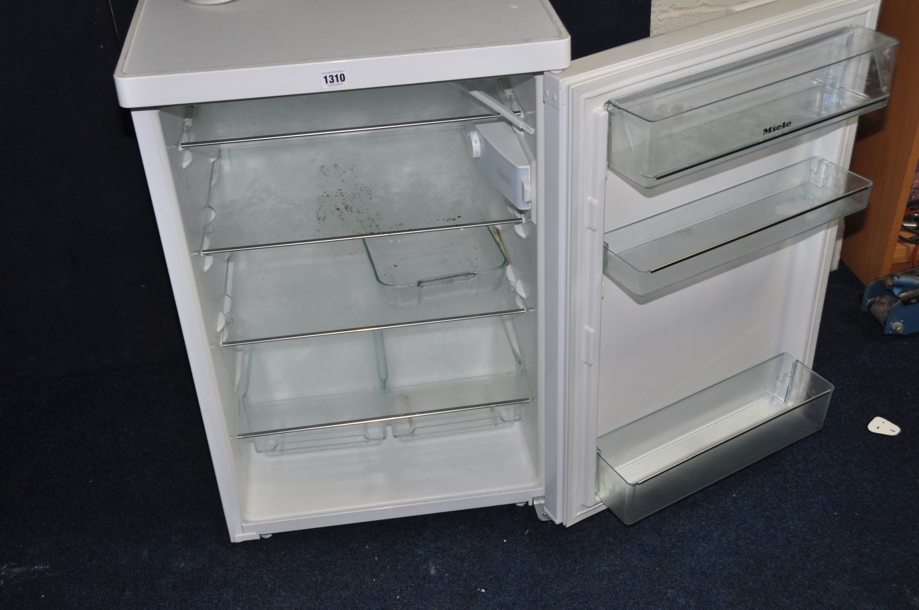 A MIELE UNDERCOUNTER FRIDGE 55cm (PAT pass and working at 5 degrees) - Image 2 of 2