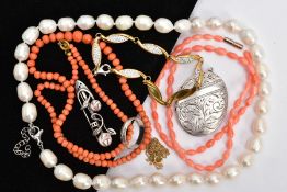 EIGHT PIECES OF JEWELLERY, to include a graduated coral bead necklace, fitted with a brass colour