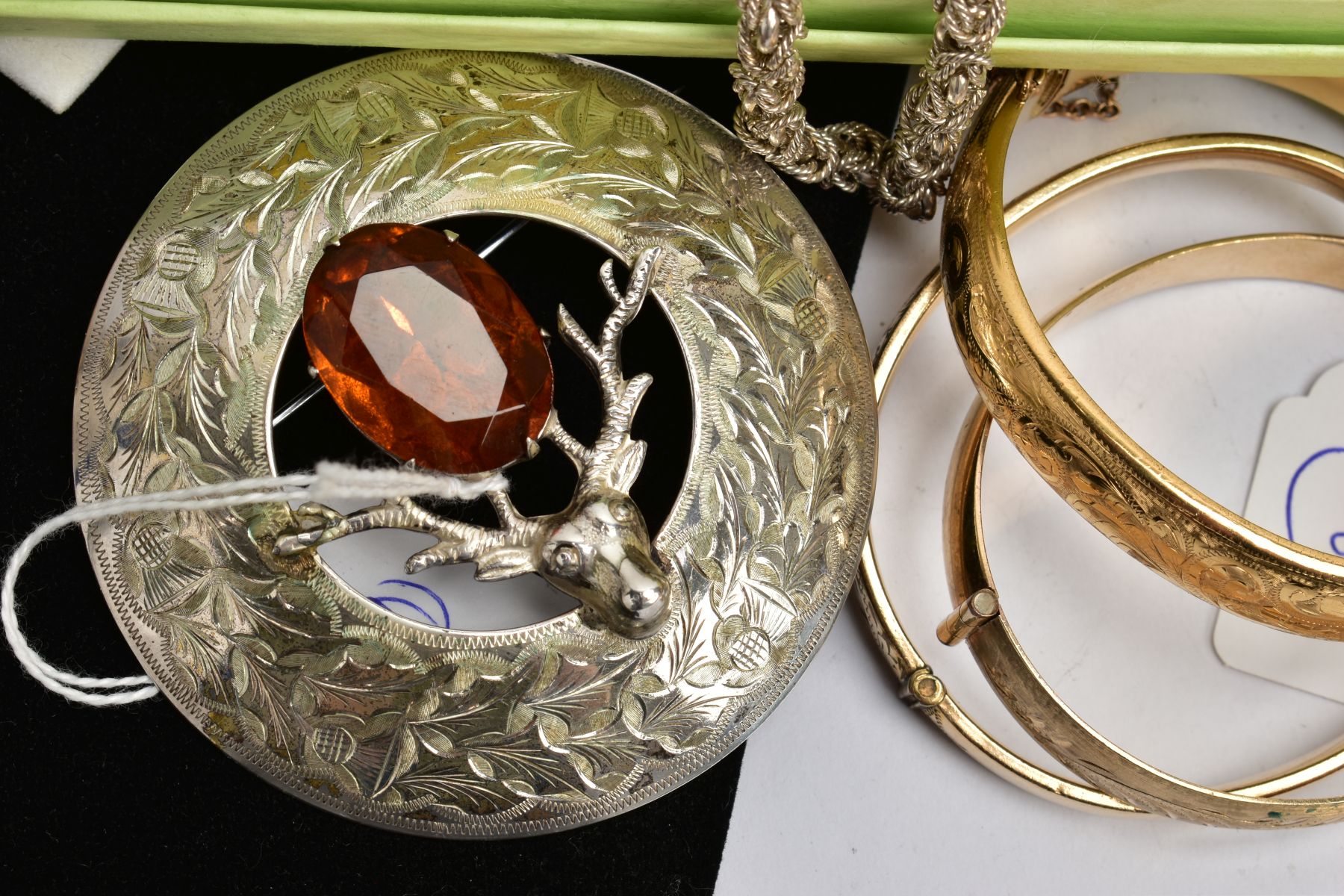 A SELECTION OF ITEMS, to include a Scottish silver brooch, set with a central circular cut orange - Image 5 of 7