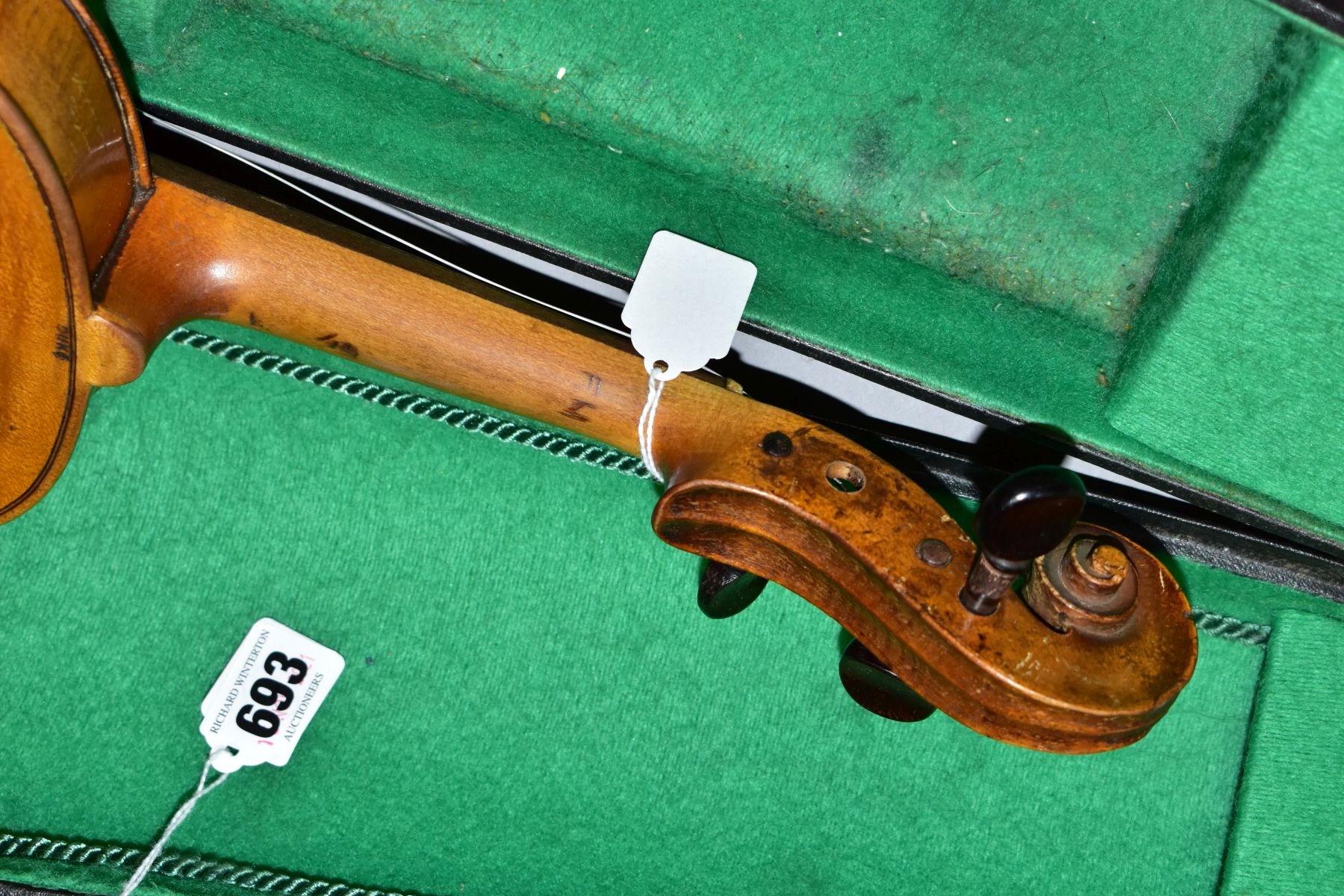 AN EARLY 20TH CENTURY VIOLIN, STAMPED 'DUKE' BELOW THE BUTTON, single piece back, overall length - Bild 5 aus 7