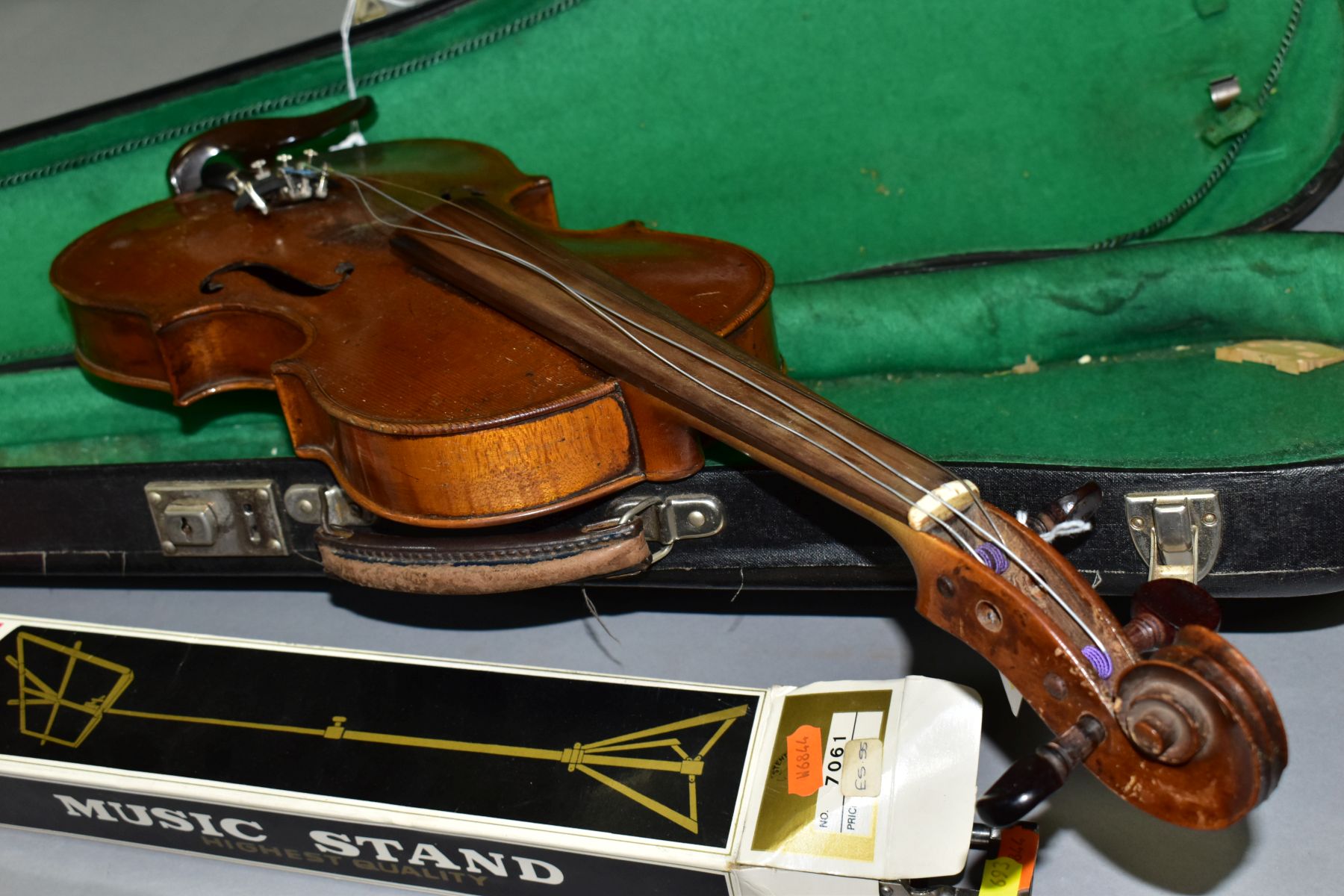 AN EARLY 20TH CENTURY VIOLIN, STAMPED 'DUKE' BELOW THE BUTTON, single piece back, overall length - Bild 7 aus 7
