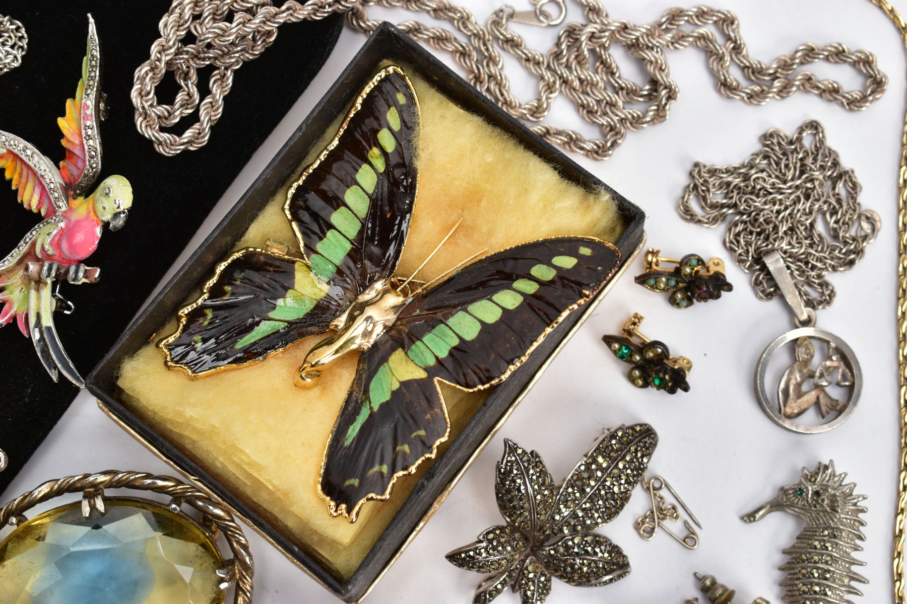 A SMALL SELECTION OF COSTUME JEWELLERY, to include a marcasite leaf brooch, further marcasite - Image 2 of 6