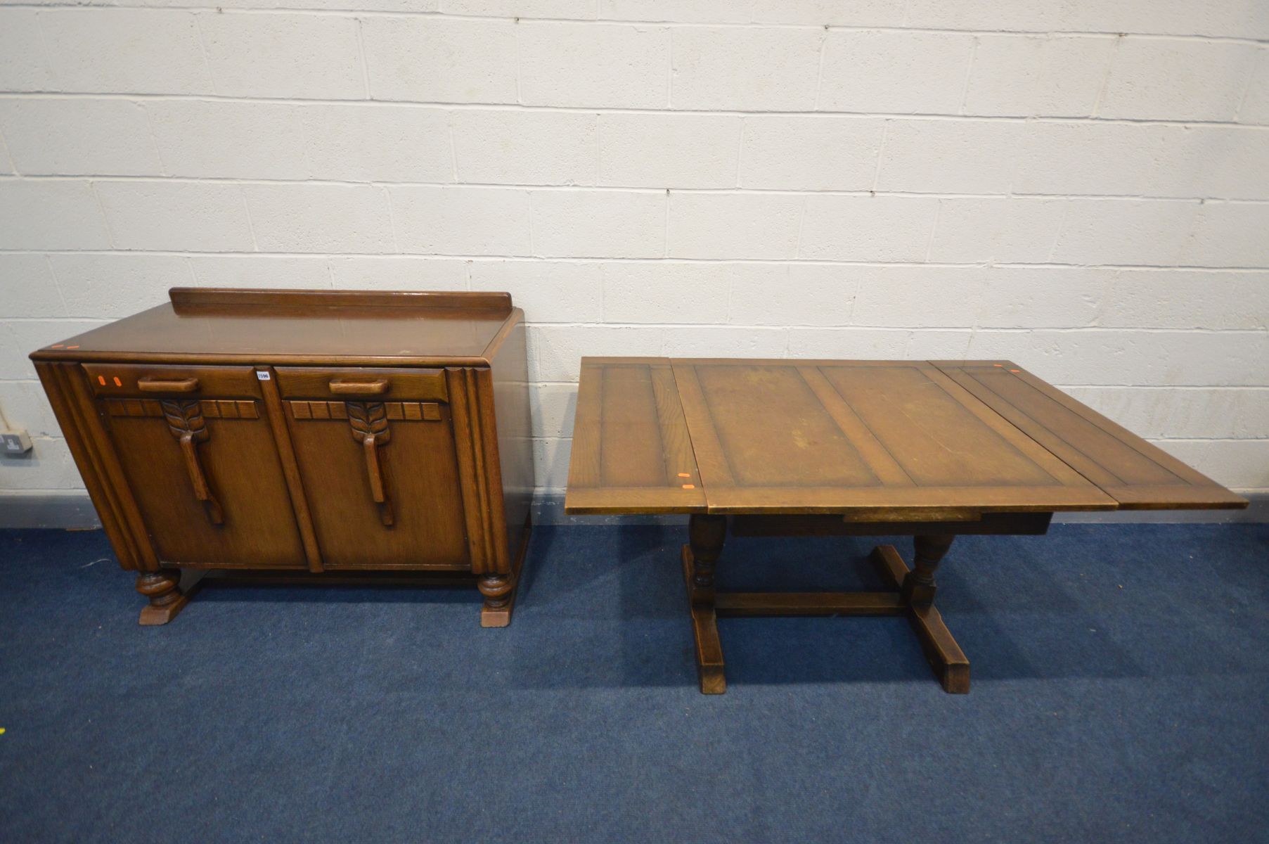 AN ART DECO OAK DRAW LEAF DINING TABLE, open length 152cm x closed length 91cm x depth 91cm x height