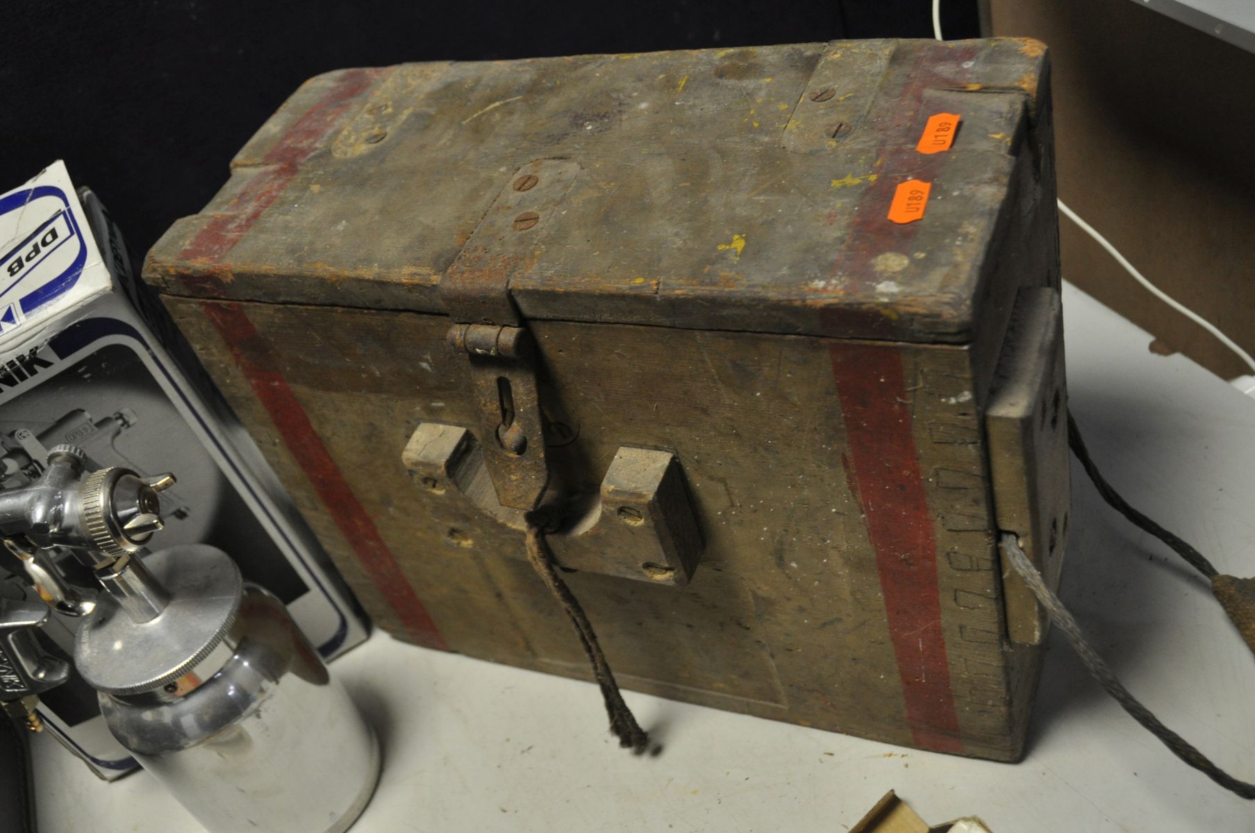 A CASE AND A VINTAGE WOODEN AMMO BOX CONTAINING TOOLS including a Bosch 4in Angle Grinder (PAT - Image 5 of 5