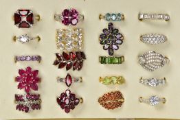 TWENTY GEM SET DRESS RINGS AND A RING BOX, to include white metal and two yellow metal rings, in