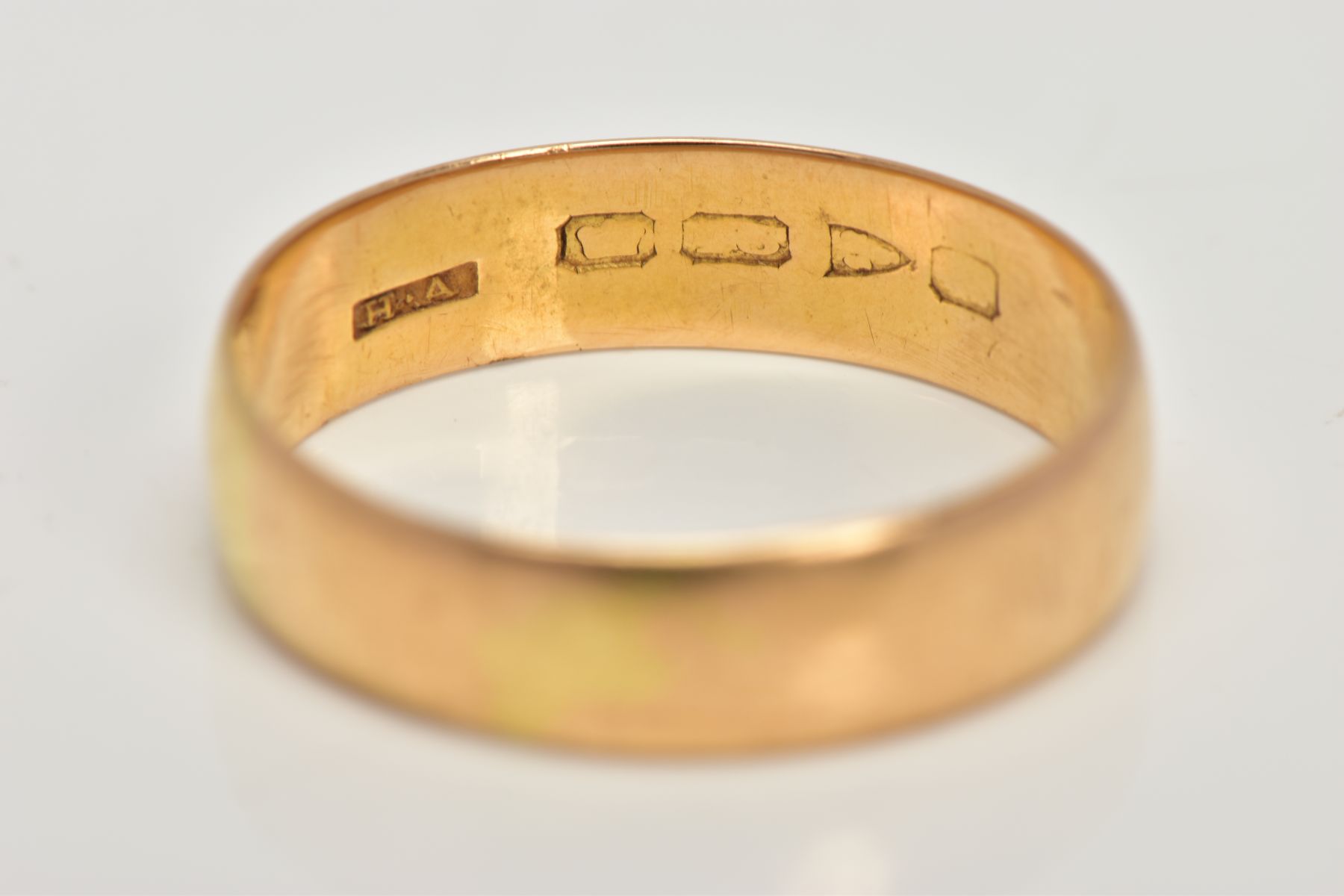 AN 18CT GOLD BAND RING, a plain flat band ring, with 18ct hallmark for Chester, hallmark rubbed, - Image 2 of 2